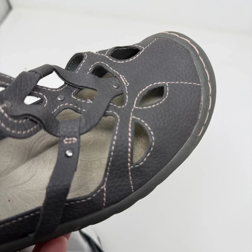 JBU Womens 7M Gray Mary Jane Flat Sandals Memory Foam Floral Laser Cut Vegan